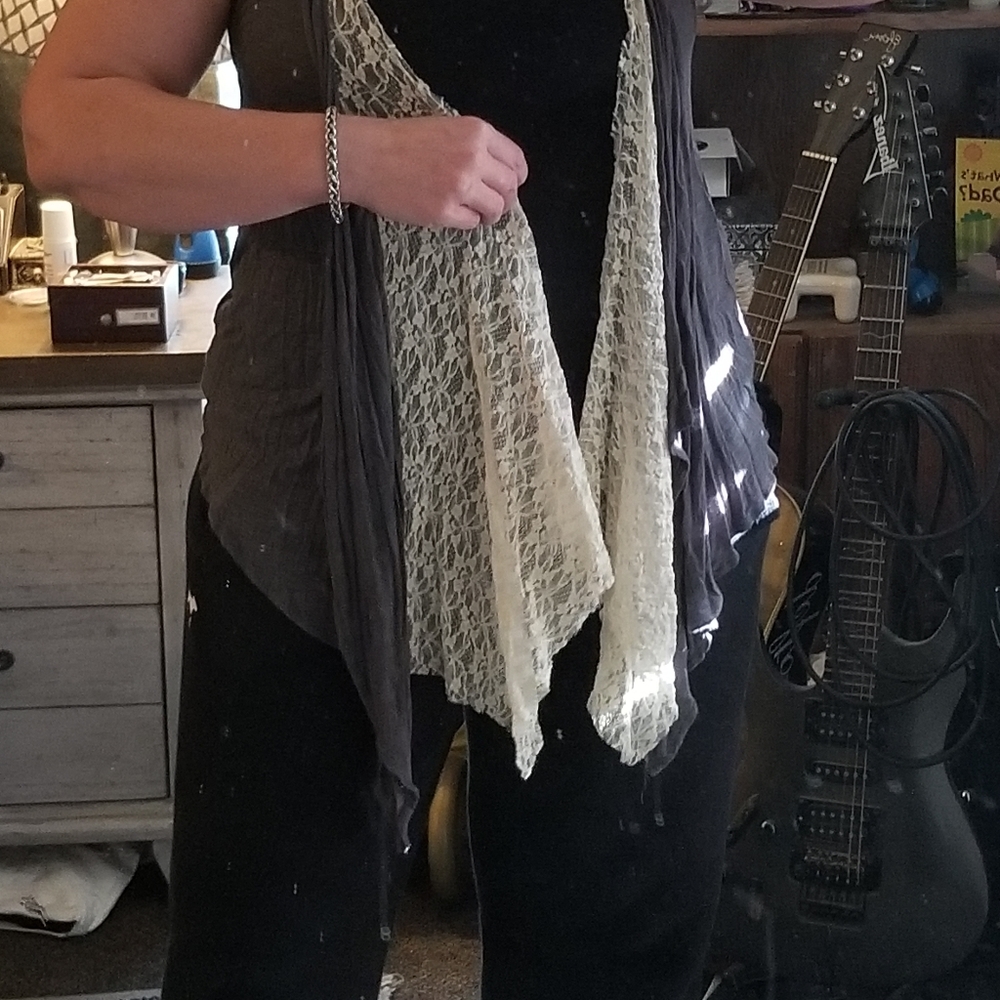 Vest - Picture 2 of 5